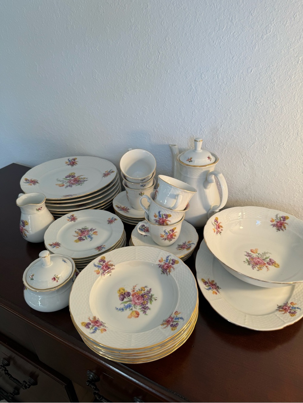bohme White Porcelain Dinnerware Set with Floral Motif and Gold Trim